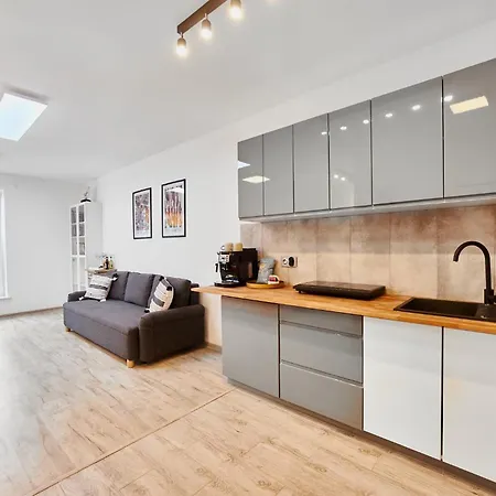 Golden Hour Apartments- Bohaterow Wrzesnia 101 *